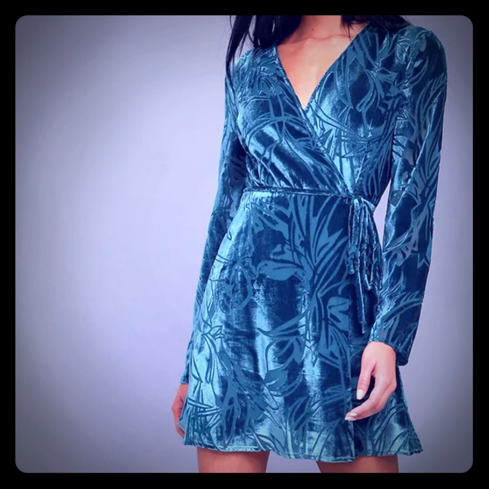 NWT Lulu's Teal Velvet Wrap Dress